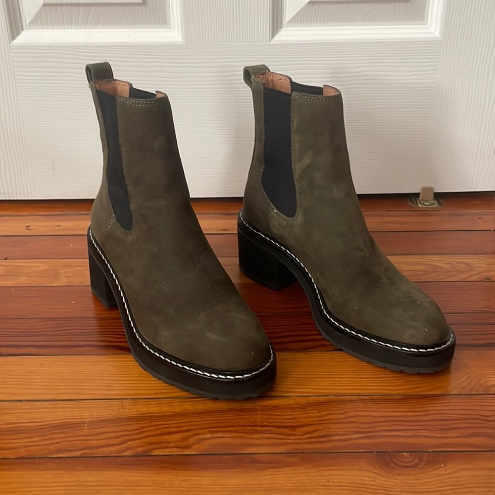 Madewell The Carina Platform Chelsea Boot in Suede